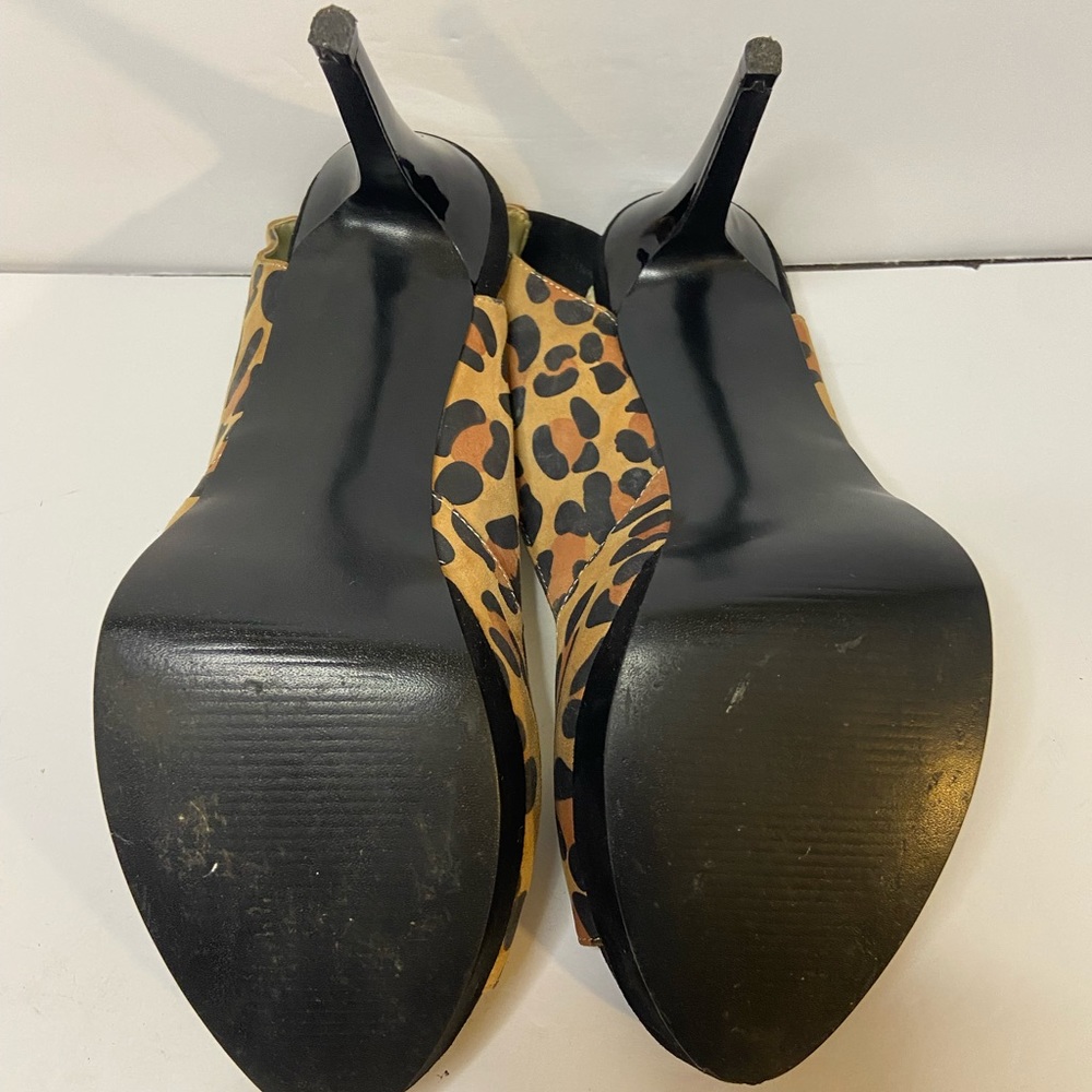 Carlos by Carlos Santana Women's Cosette leopard Dress Pump size 10 - Picture 13 of 15